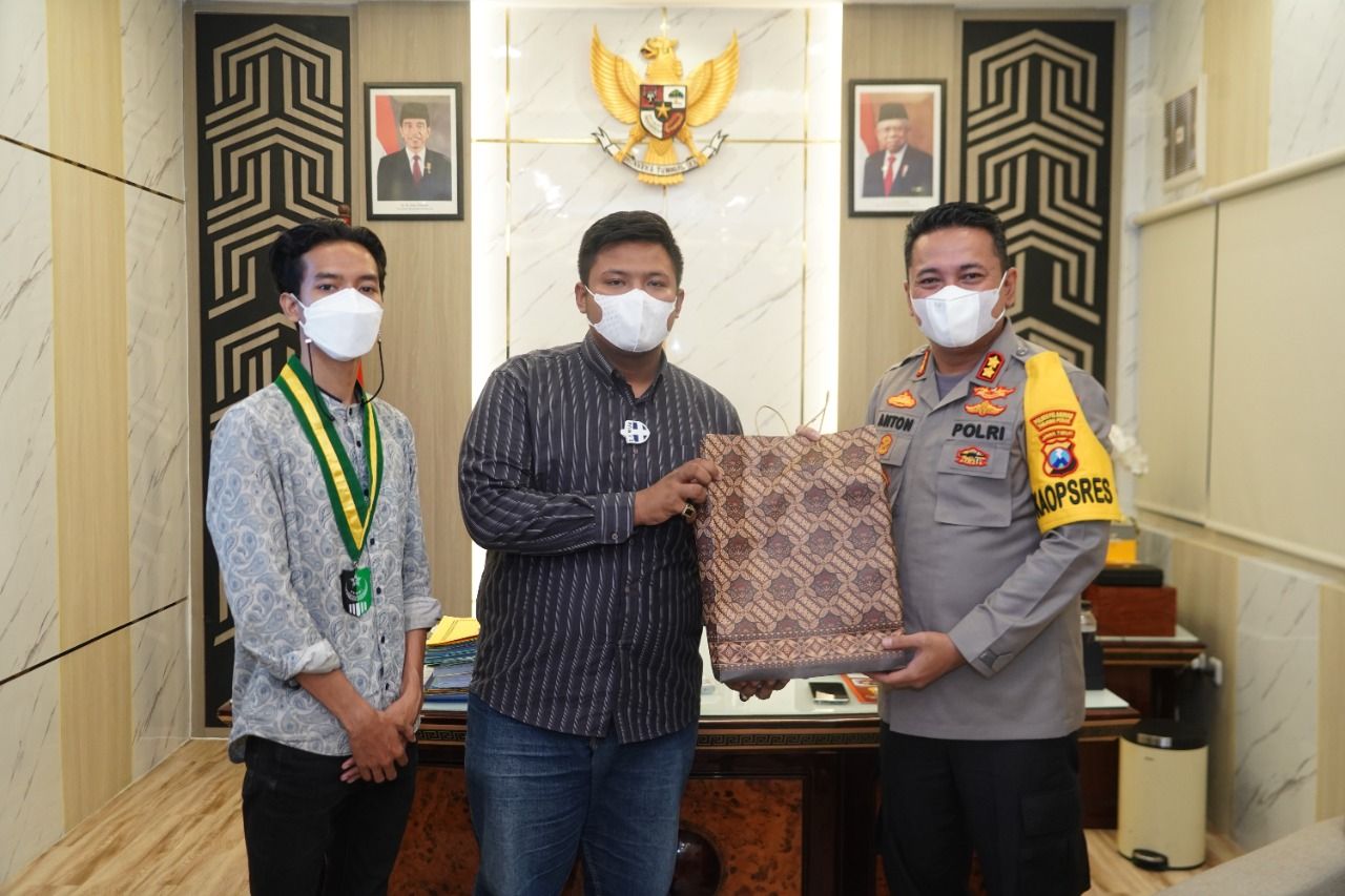 Kapolres Pelabuhan Tanjung Perak AKBP Anton Elfrino Trisanto saat menemui perwakilan SEMMI
