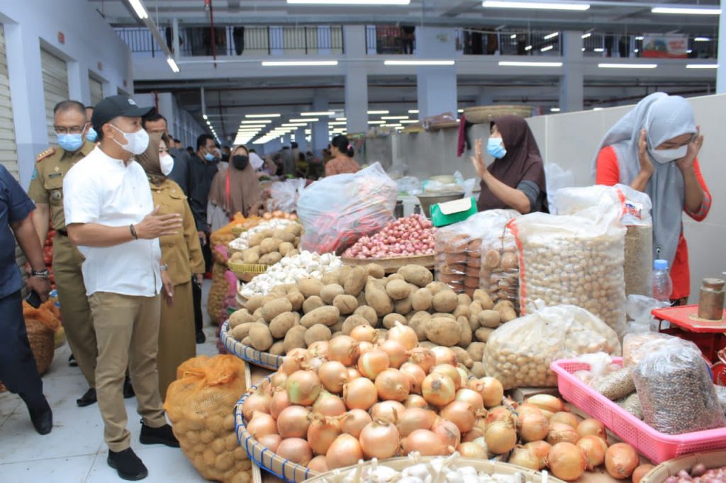 Bupati Ponorogo Sugiri Sancoko dan anggota DPRD sidak ke Pasar Legi