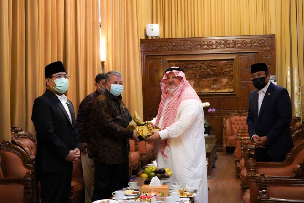 Bertemu Pimpinan DPRD Jatim, Dubes Arab Saudi Beri Sinyal Pembukaan Haji-Umrah