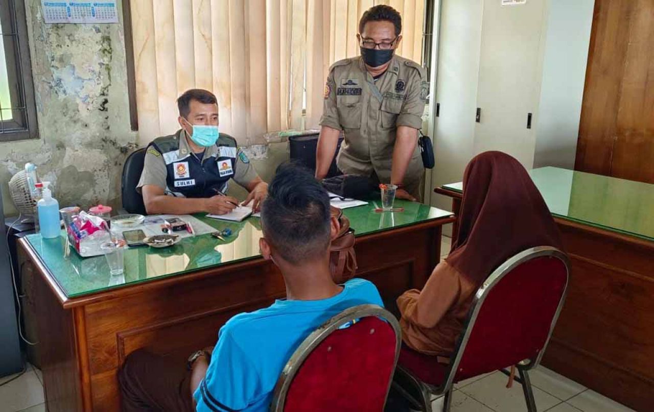 Kedua pelajar yang diduga berbuat mesum diamankan di Satpol PP