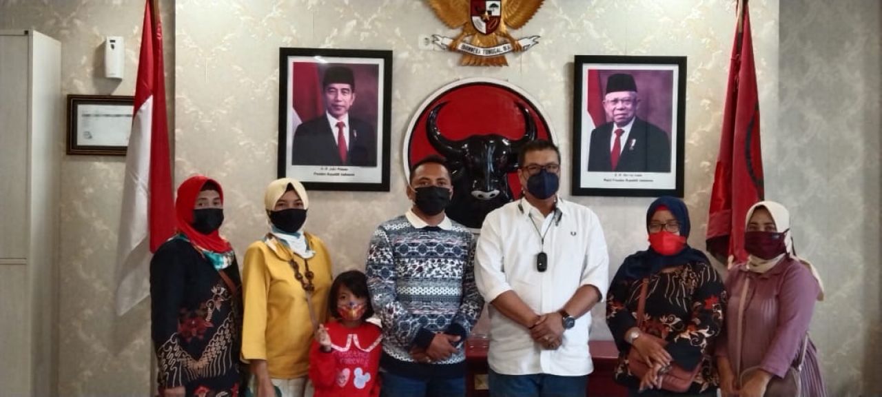 Jhon Thamrun menerima aduan dari warga Surabaya tentang bantuan permodalan usaha peternakan.