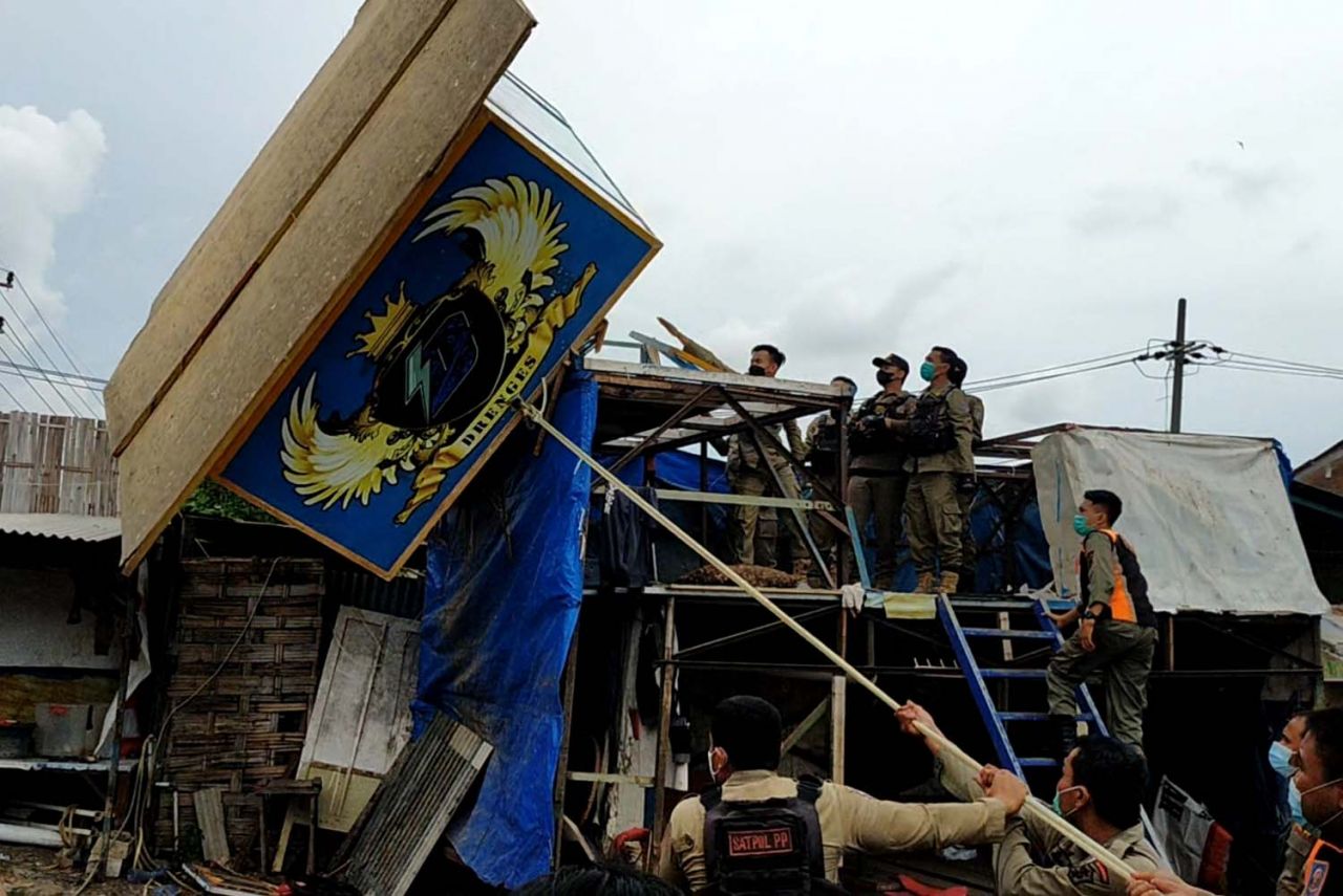 Arena Judi Merpati di Surabaya Kembali Digerebek, Kandang Dirobohkan dan Dibakar