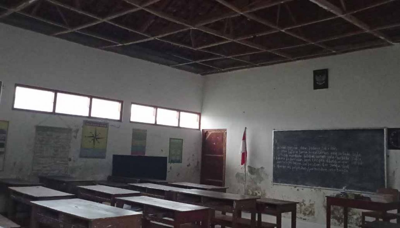 3 Atap Ruang Kelas Nyaris Roboh, Siswa SDN 1 Kedungmiri Ngawi Belajar di Masjid