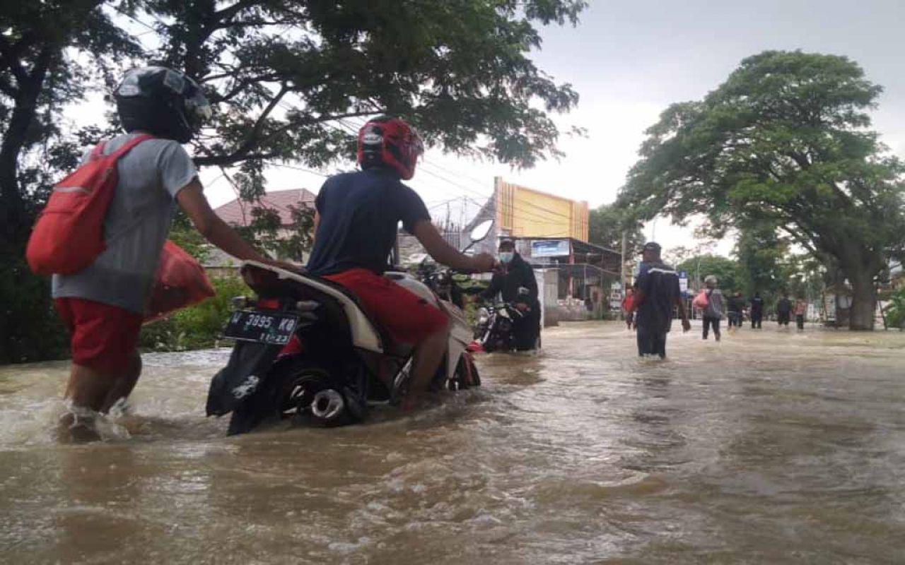 Banjir di Gresik (Foto-foto: istimewa)