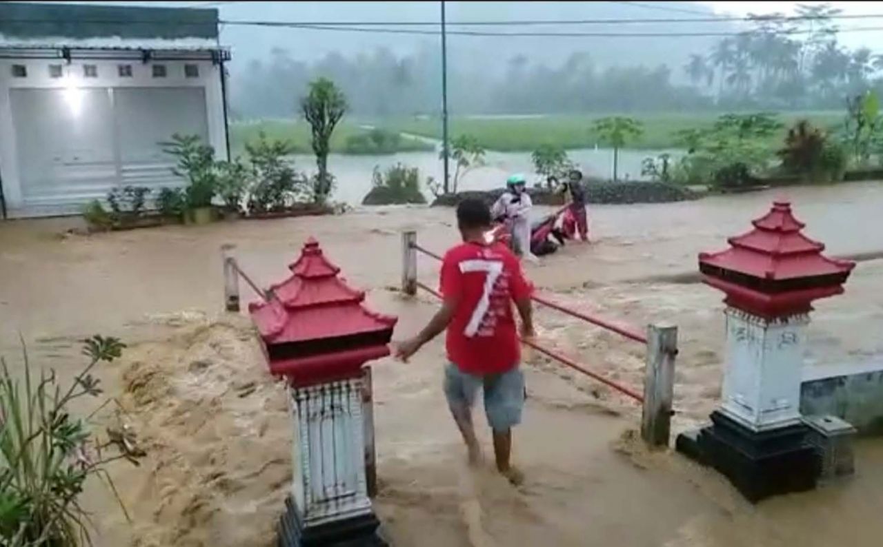 Desa di Pacitan yang terendam banjir