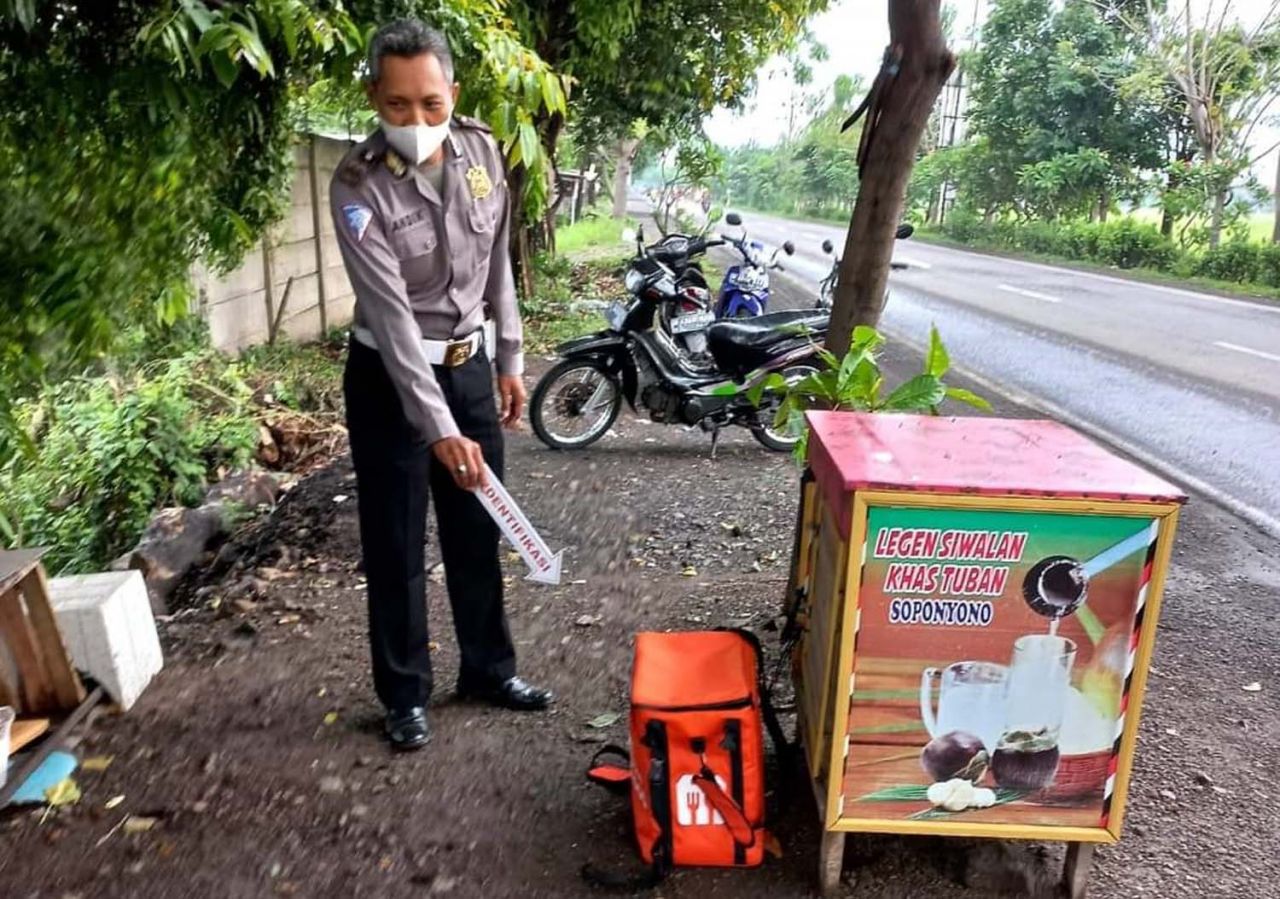Tas Shopee Food berisi bayi yang ditemukan di Sidoarjo (Foto-foto: Istimewa)