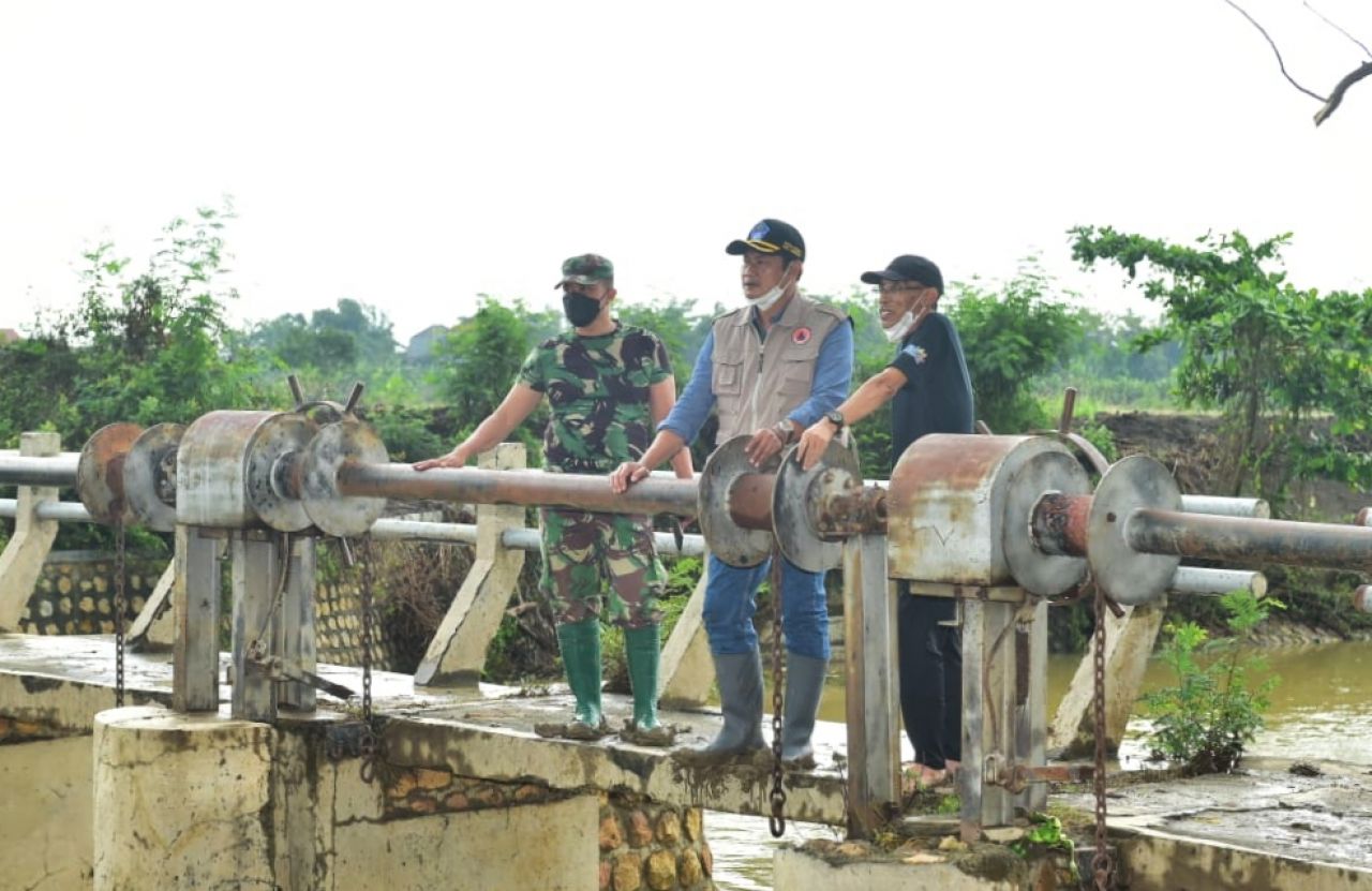 Sidak ke Lokasi Banjir, Bupati Lamongan Perintahkan OPD Tanggap Darurat