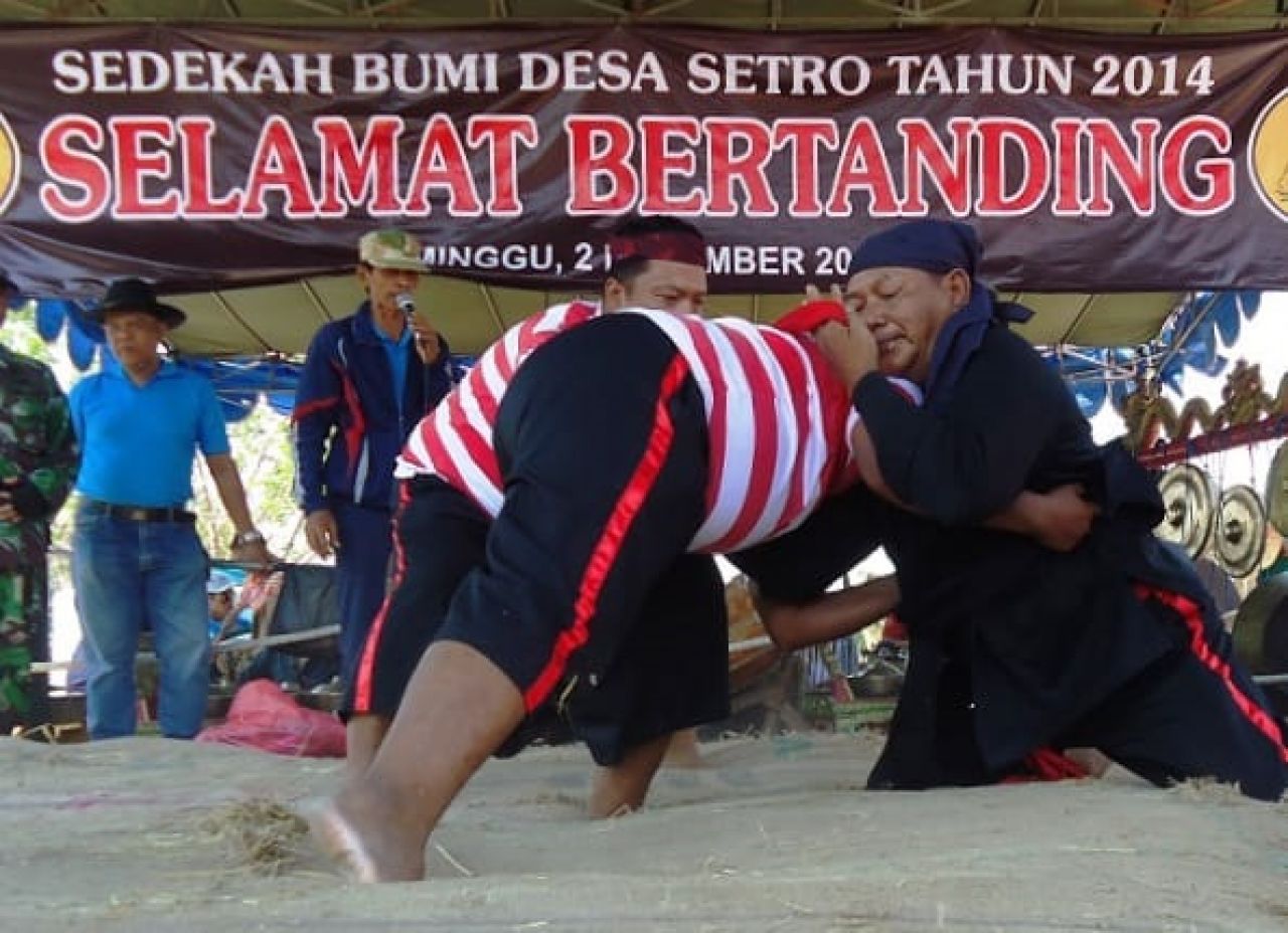 Tradisi Gulat Okol Gresik Resmi Ditetapkan Sebagai WBTB