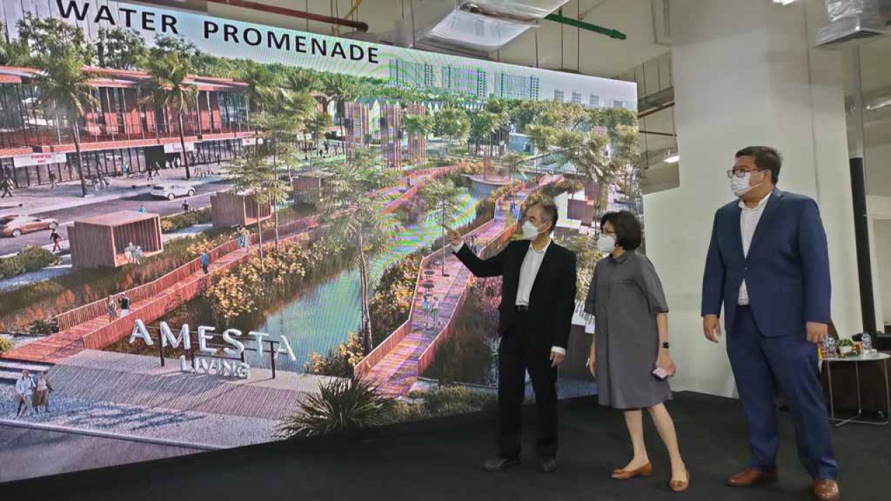 Jajaran direksi PT Intiland, PT Graha Abdael Sukses serta PT Abdael Nusa menunjukkan desain Amesta Living (Foto: Jajeli Rois/jatimnow.com)
