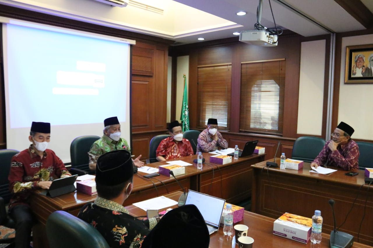 Eks Mendikbud M Nuh memimpin rapat panitia Muktamar NU ke-34 Tahun 2021