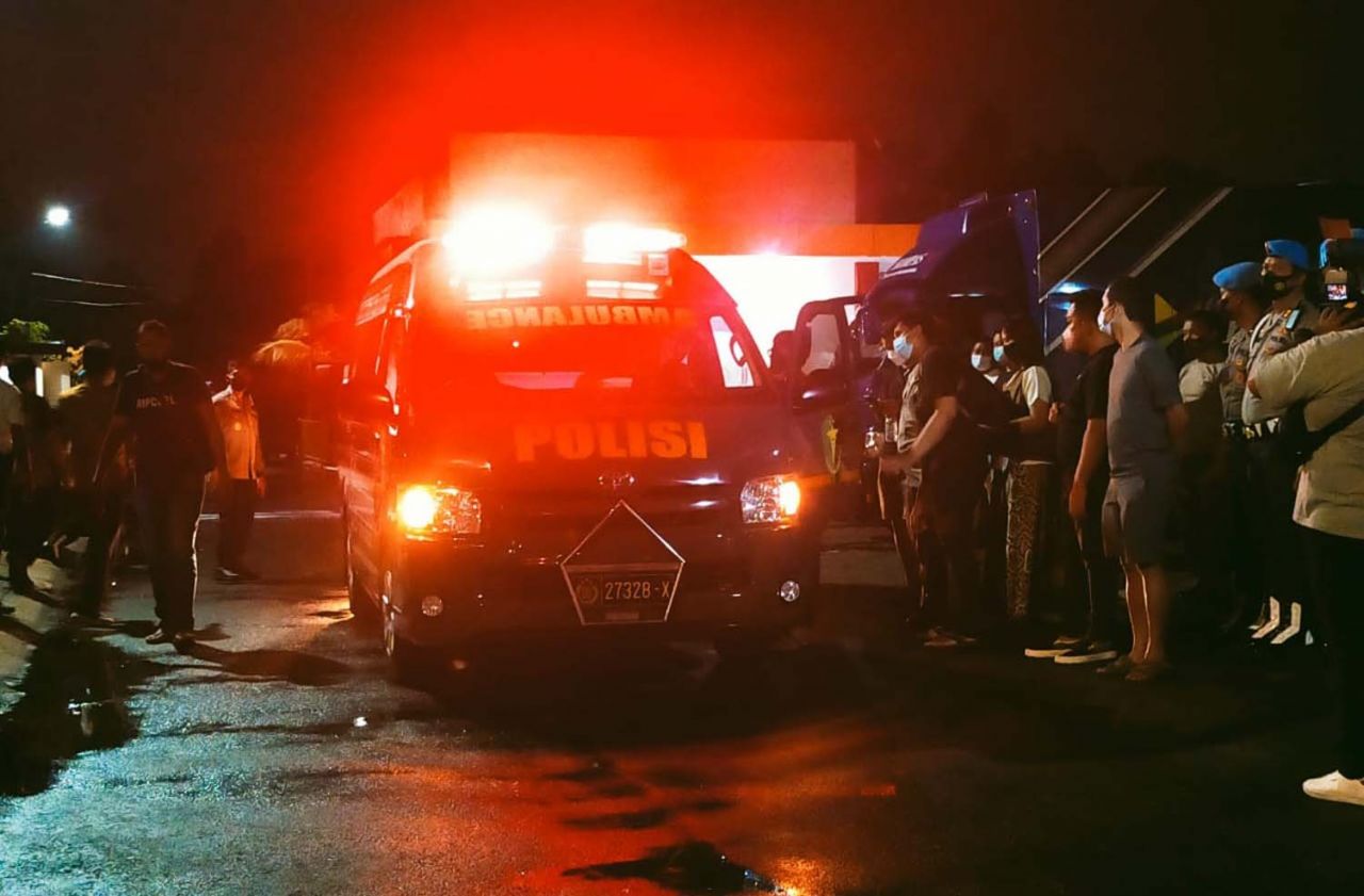 Jenazah Vanessa Angel dan suaminya dibawa ke Jakarta menggunakan dua ambulans