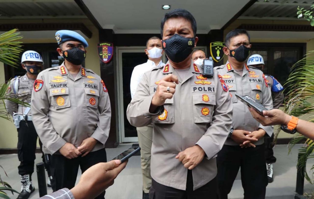 Kapolda Jatim Irjen Pol Nico Afinta meminta masyarakat tidak segan melaporkan polisi nakal