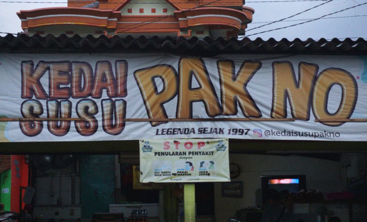 Kedai Susu Pak No, Jalan Pasar Pacet Mojokerto. (Foto: Safrial  Anggra/jatimnow.com)