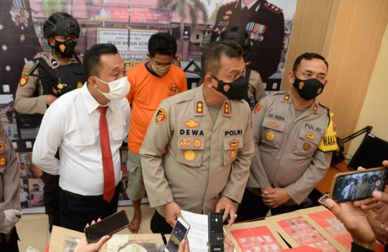 Kapolres Madiun Kota, AKBP Putu Dewa Eka Dharmawan saat pers rilis.