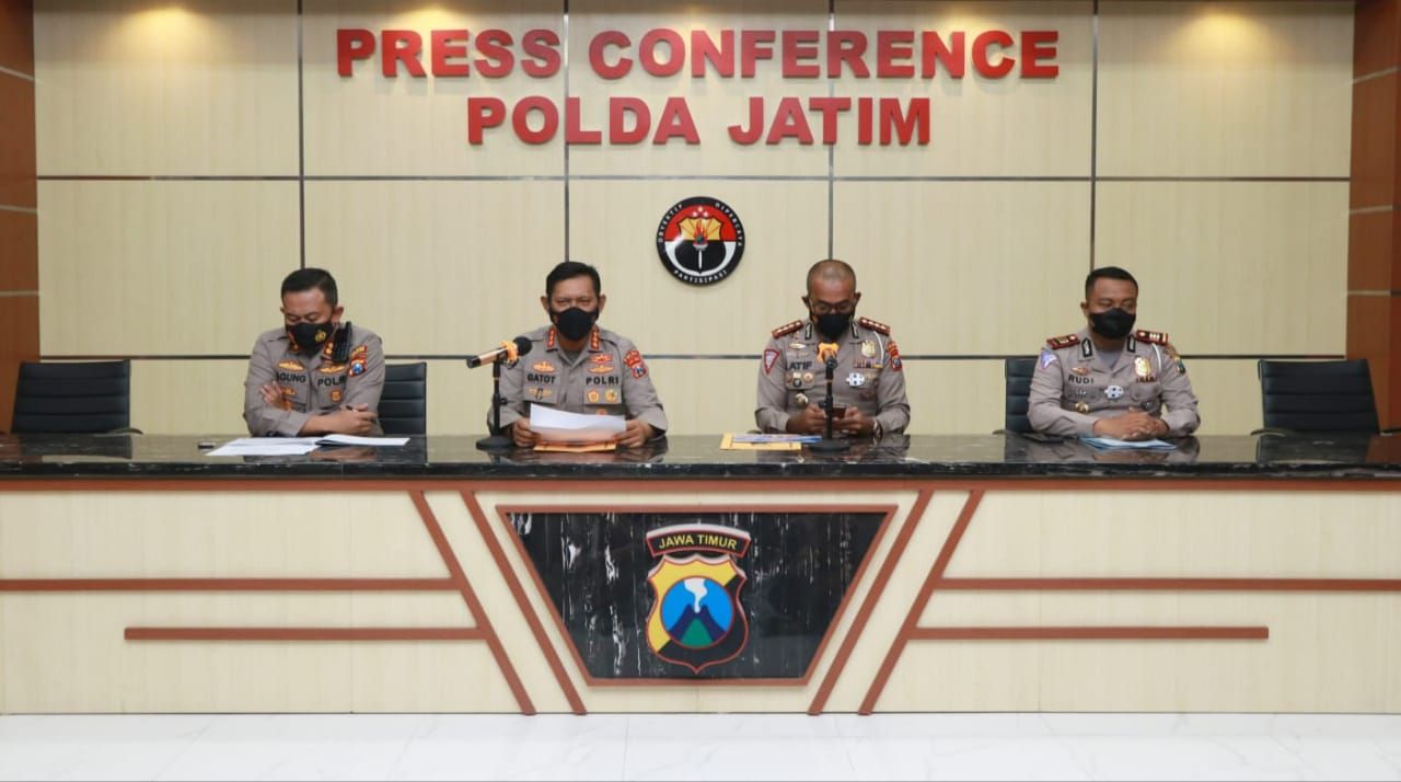 Polda Jatim saat menggelar konferensi pers perjalanan penetapan tersangka terhadap Joddy, sopir Vanessa Angel, Kamis (11/11/2021)