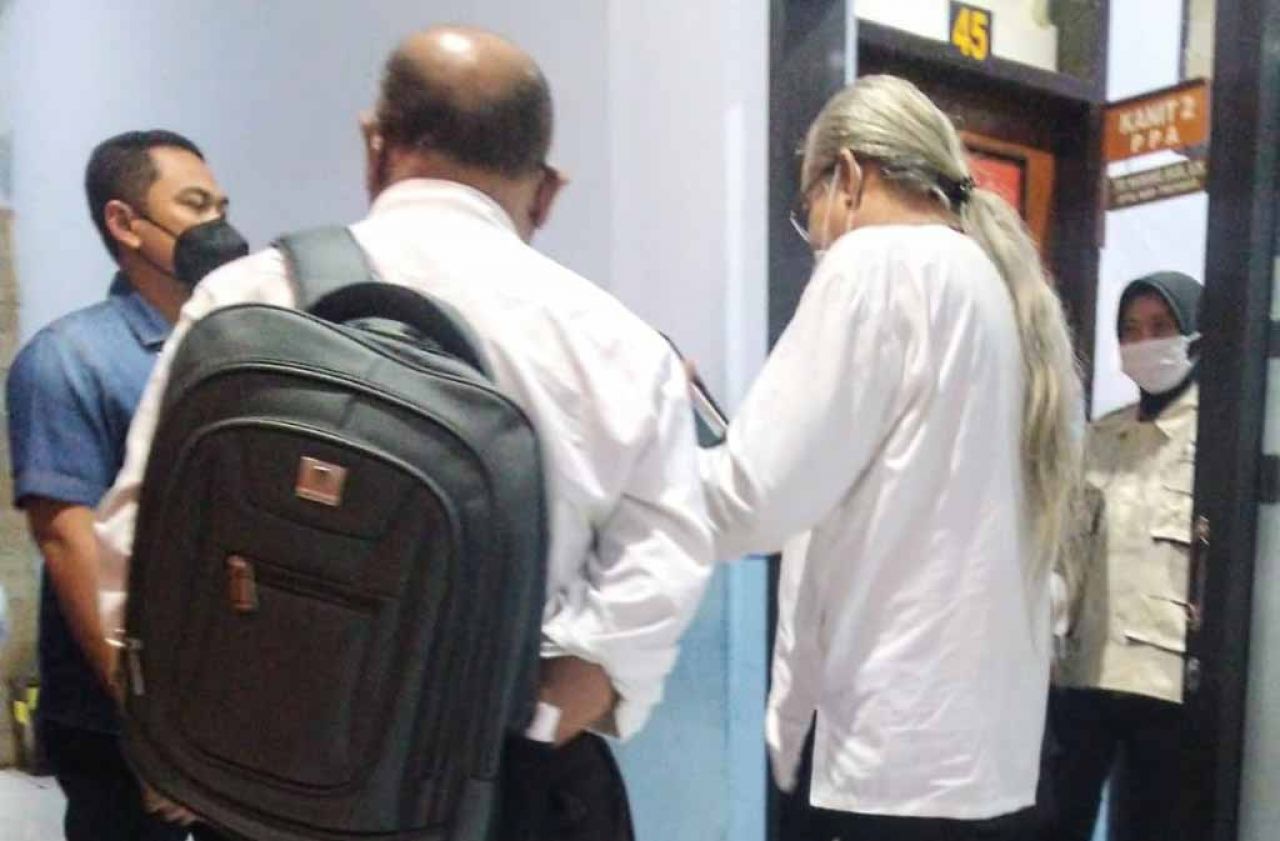 Kuasa hukum korban mendatangi Mapolres Malang Kota (Foto: Galih Rakasiwi/jatimnow.com)