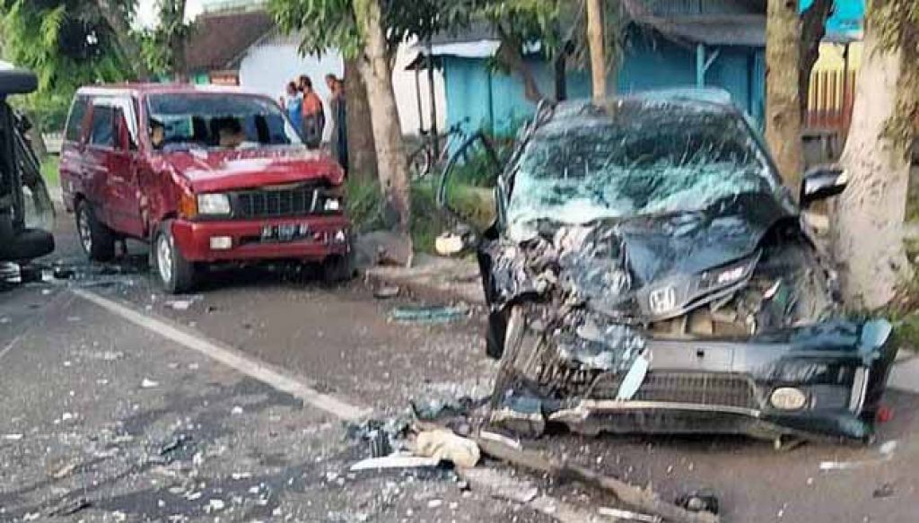 Tabrakan beruntun 3 kendaraan di Malang (Foto: istimewa)