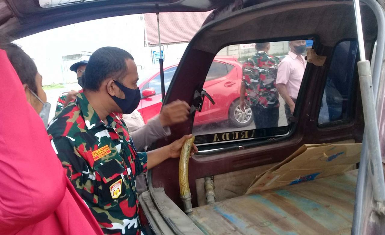 Mobil misterius yang terparkir dalam SPBU di Kota Probolinggo
