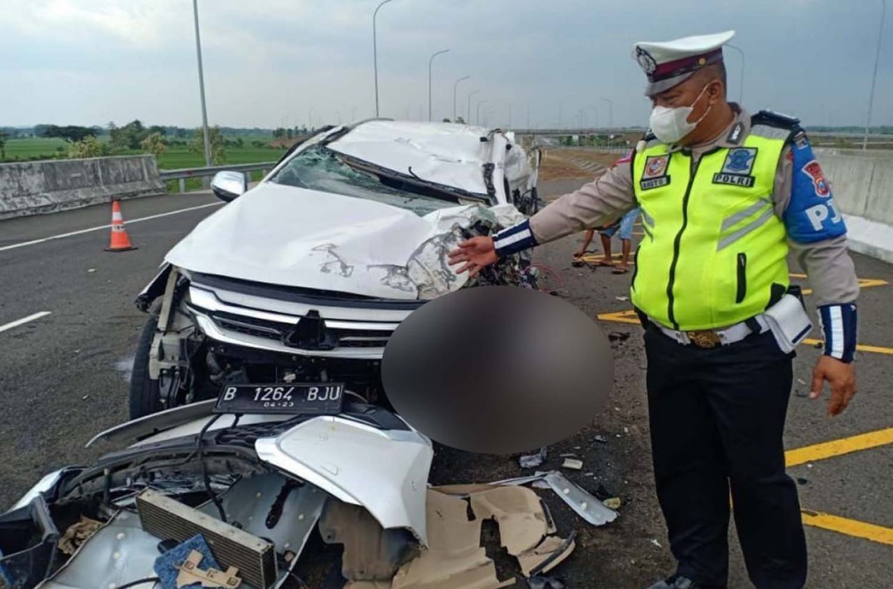 Mobil yang ditumpangi Vanessa Angel dan keluarga sebelum dievakuasi dari lokasi kecelakaan