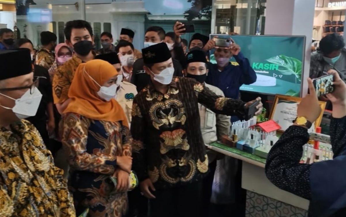 Tutup OPOP, Khofifah Berharap Pesantren Jatim Hasilkan 1000 Produk
