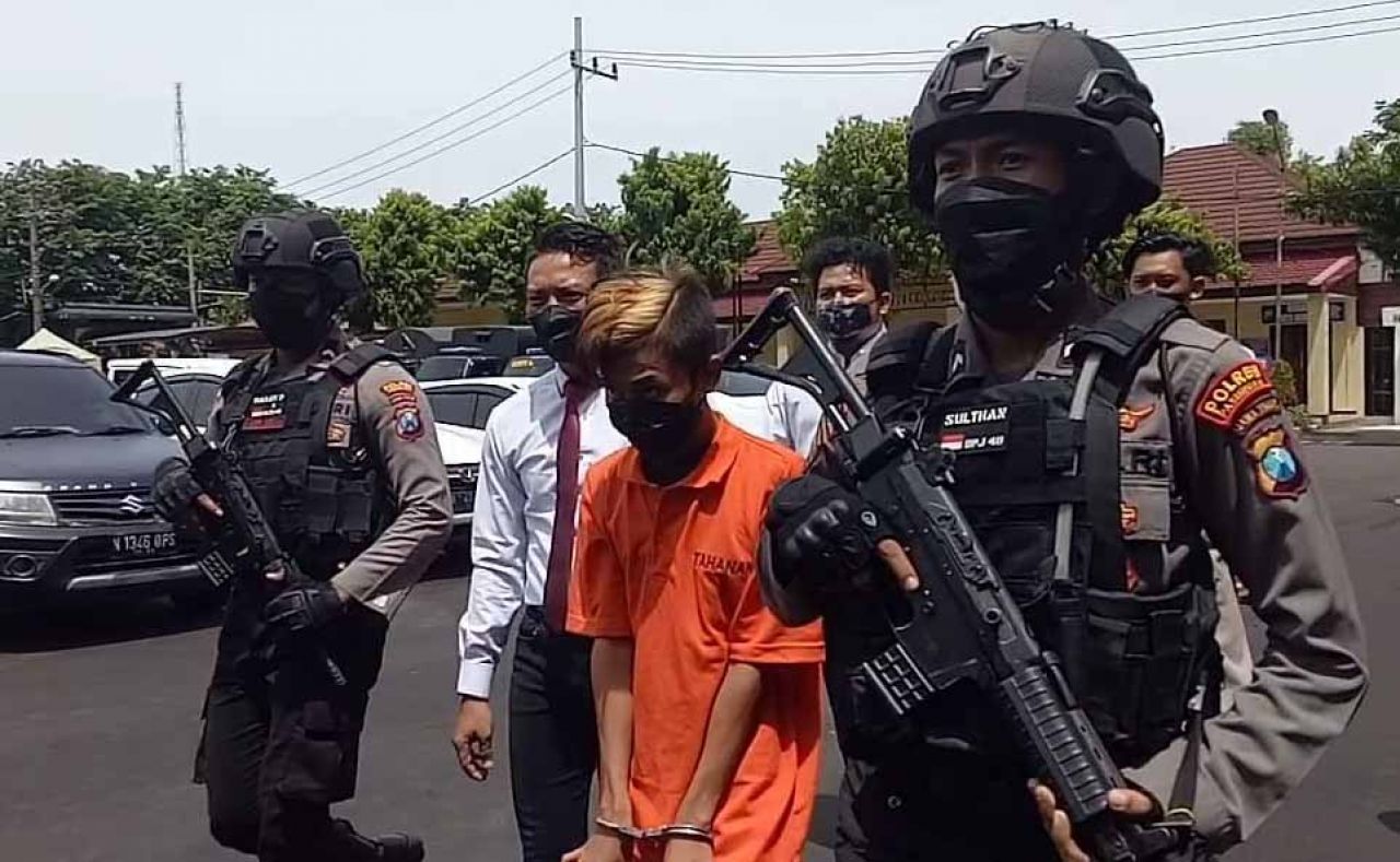 Dua Pembacok Pemilik Warkop di Pasuruan Ditangkap, Sandal dan CCTV Jadi Petunjuk