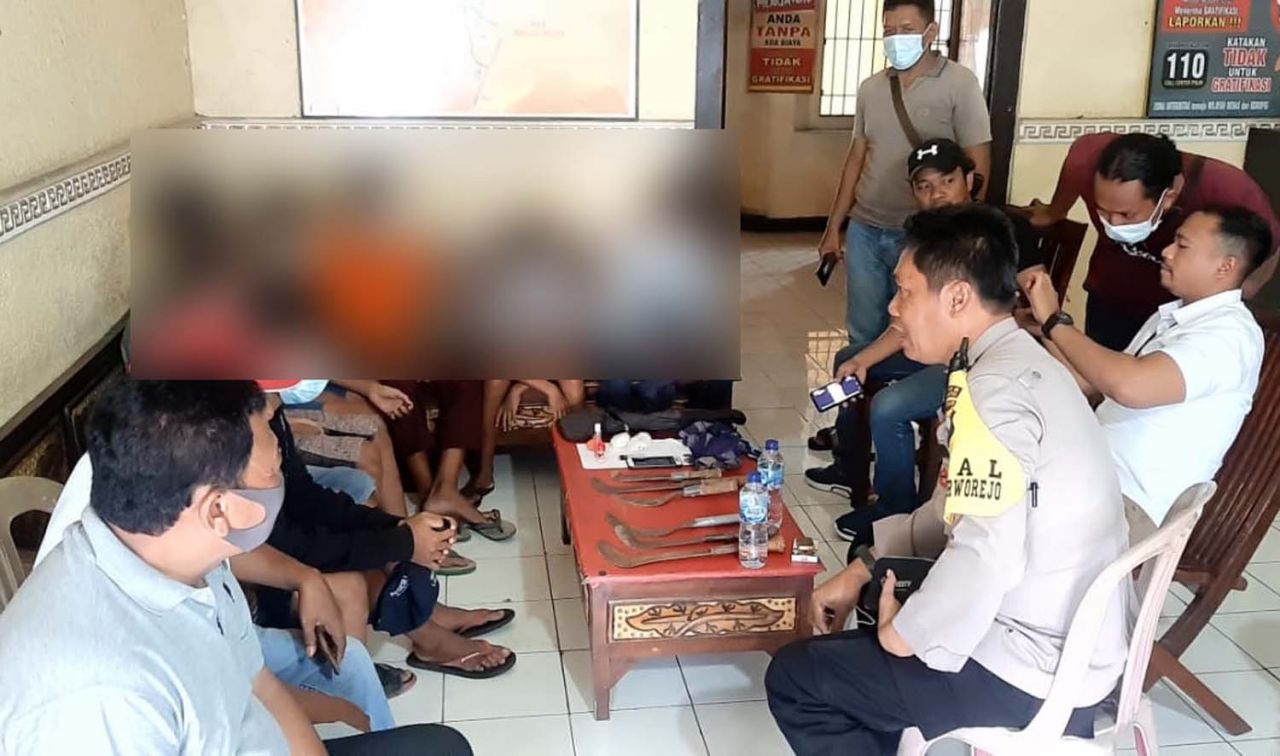 Tujuh remaja pembuat konten video meminta maaf (Foto: Moch Rois/jatimnow.com)