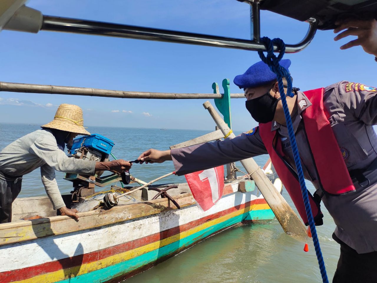 Tim melakukan pencarian nelayan asal Pasuruan yang dilaporkan hilang sejak Kamis. (Foto: Istimewa)