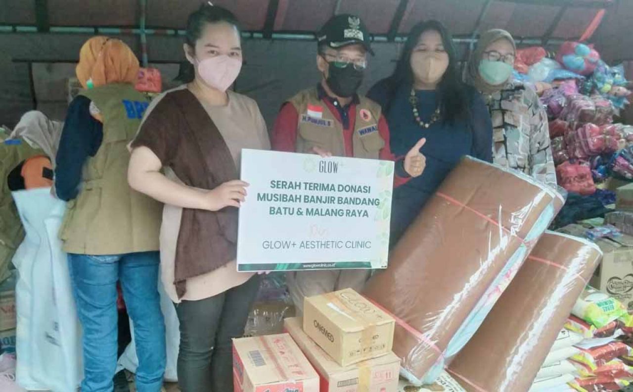 Penyerahan bantuan bagi korban banjir di Kota Batu (Foto: Galih/jatimnow.com)