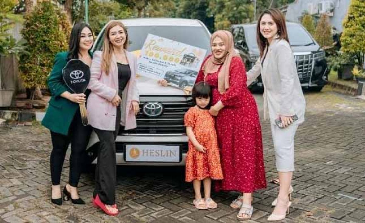 Penyerahan hadiah mobil