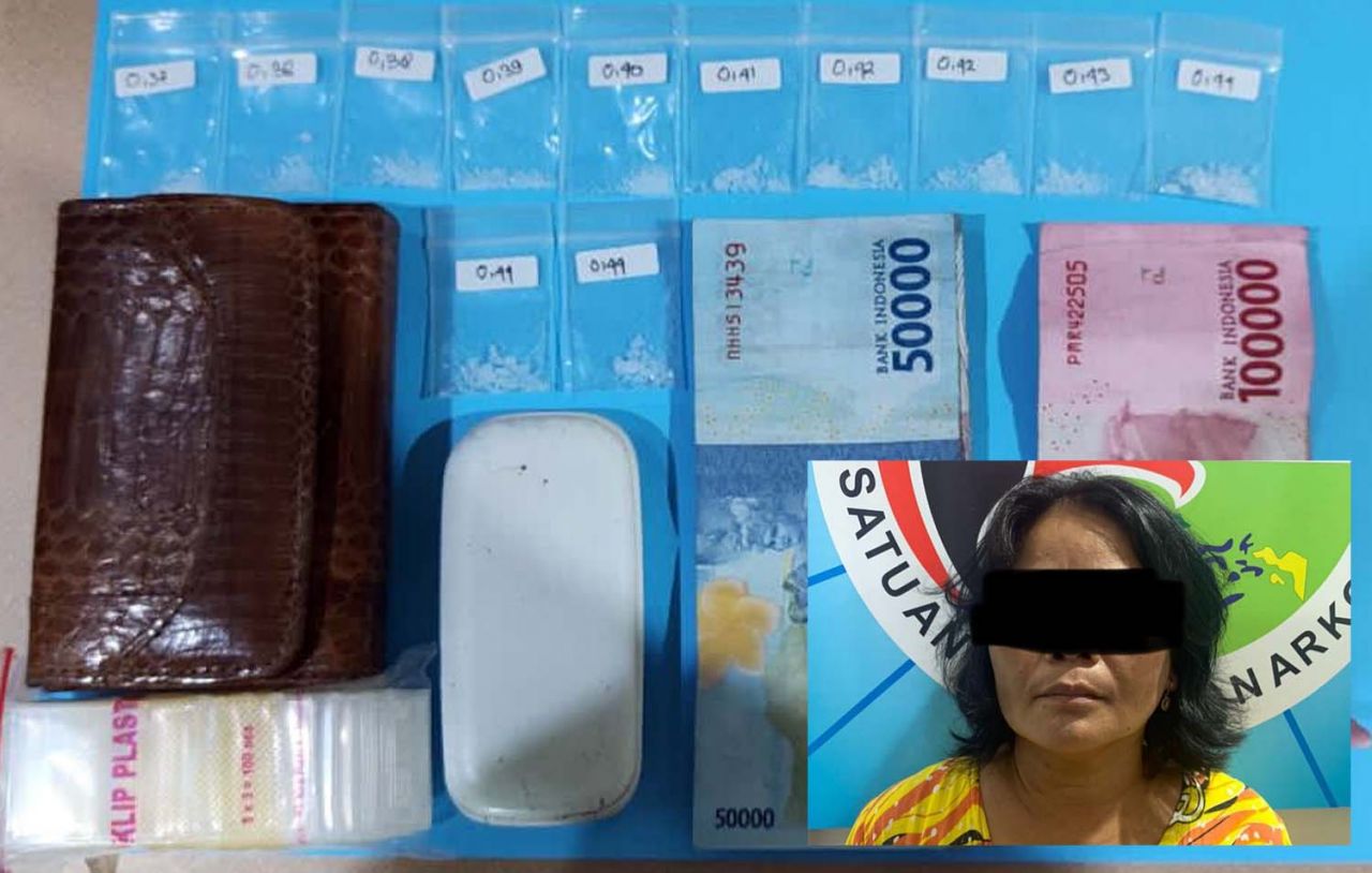 MT, salah satu anggota keluarga yang ditangkap Satresnarkoba Polrestabes Surabaya