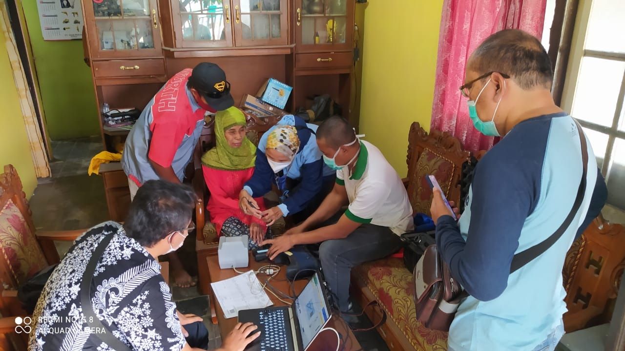 Perekaman KTP-el bagi lansia dalam program Godoc Dispendukcapil Banyuwangi