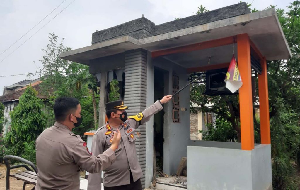Salah satu bangunan di Gresik yang jadi sasaran perusakan oknum pesilat