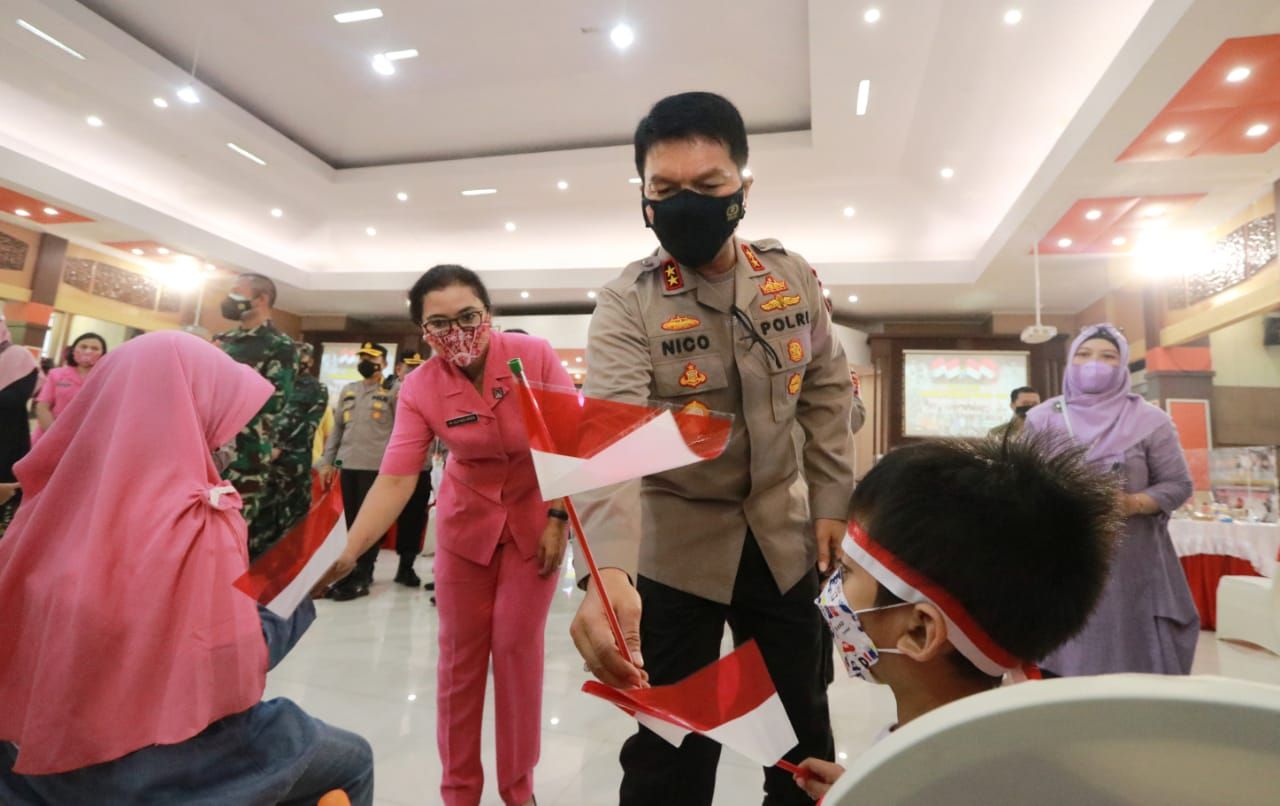 Polisi Santuni Anak-anak Yatim Piatu Terdampak Covid-19 di Kota Malang