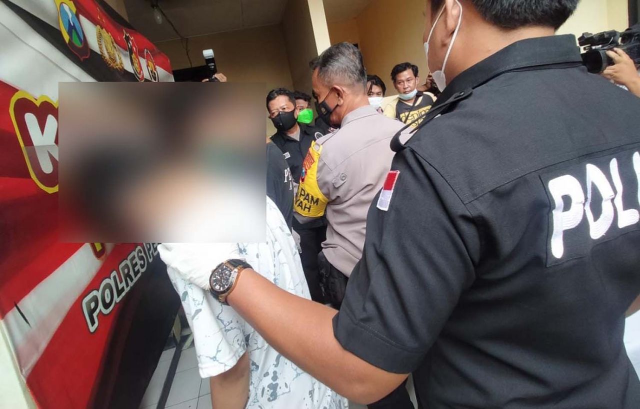 Pers rilis di Mapolsek Kenjeran terkait kasus tewasnya remaja dalam tawuran di Surabaya