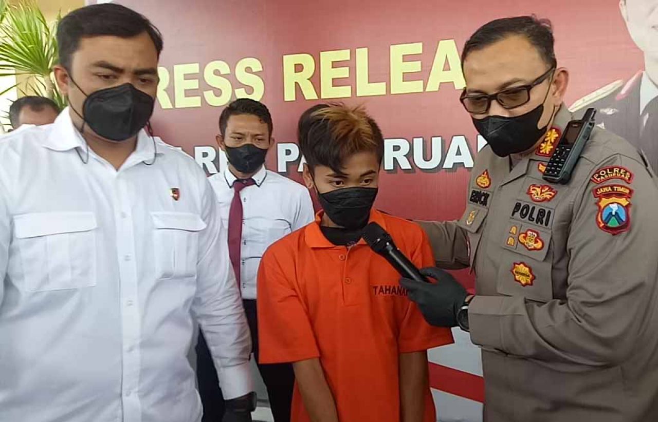 Pelaku pembacokan pemilik warkop di Pasuruan (Foto: Moch Rois/jatimnow.com)