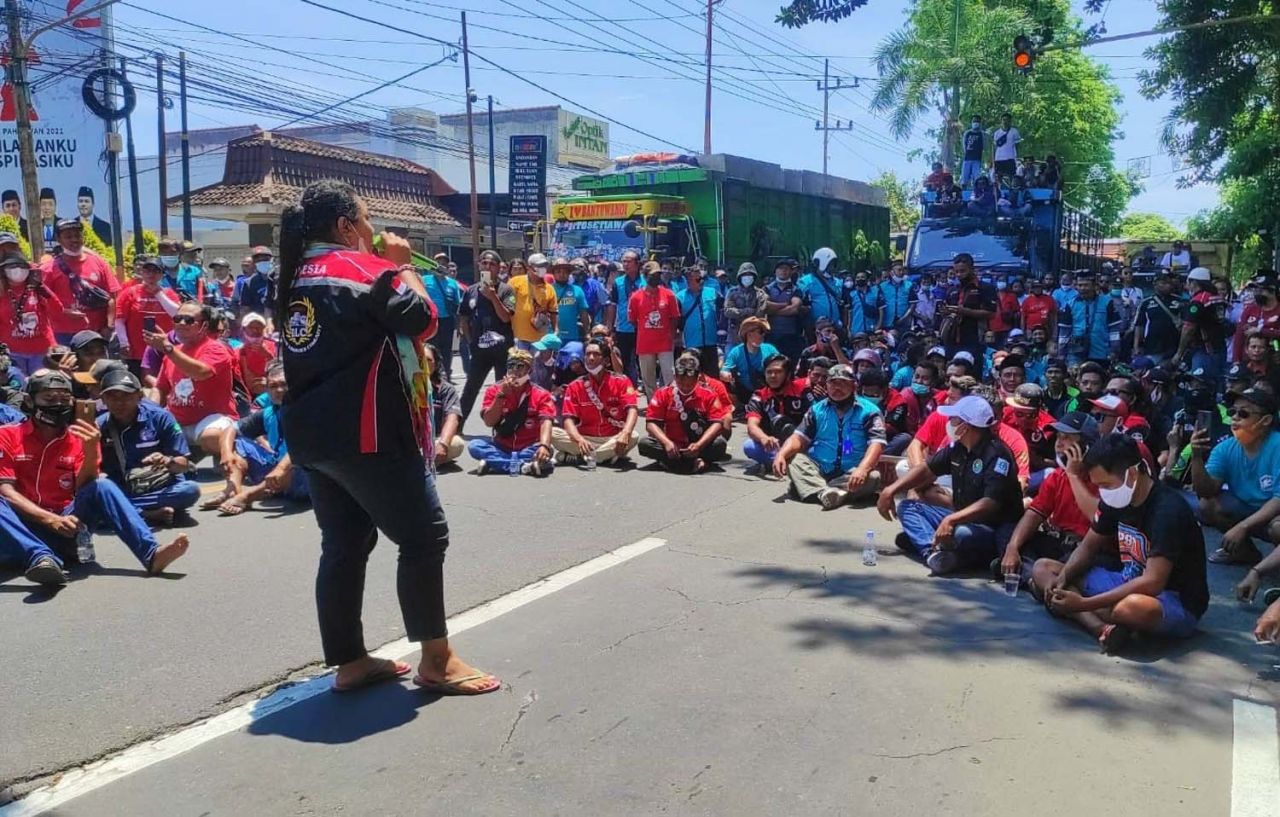 Ratusan Sopir Truk di Banyuwangi itu Minta Aturan Odol Dihapus