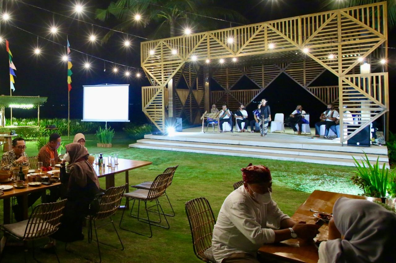 Wisata “Staycation Seru” bersama musisi dan seniman di Hotel Dialoog Banyuwangi.