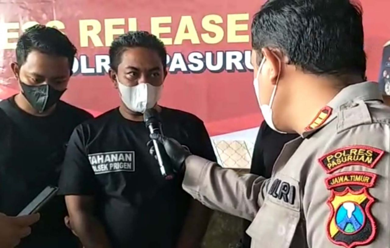 DW, tersangka pembunuhan terhadap pria asal Surabaya diamankan di Mapolsek Prigen, Pasuruan