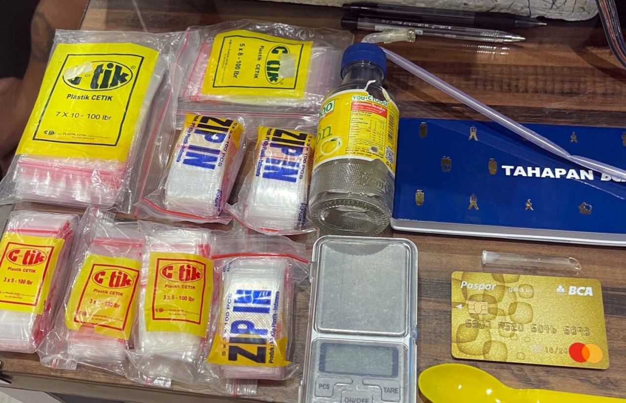 Tiga Orang Sindikat Pengedar Narkoba Antar Kota Diringkus di Surabaya