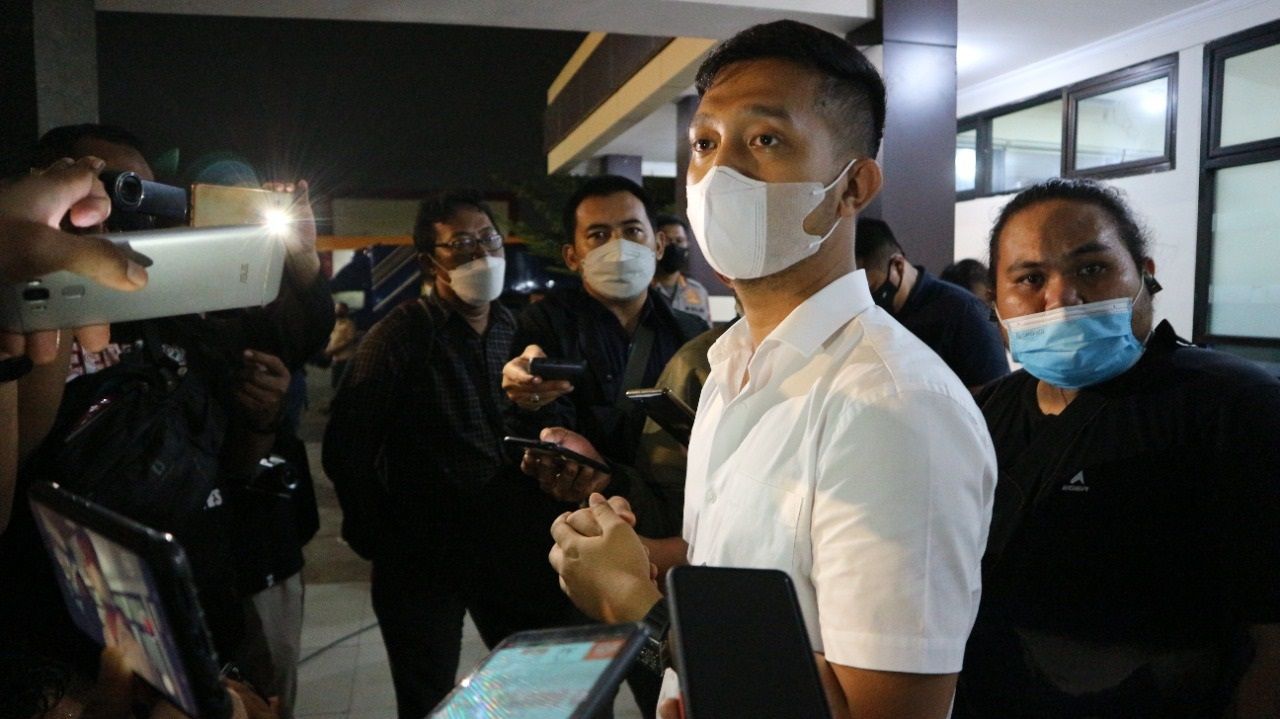 \Crazy Rich asal Surabaya Tom Liwafa saat berada di RS Bhayangkara Polda Jatim (Foto: Fajar Mujianto/jatimnow.com)
