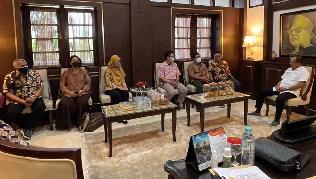 Grup Riset Sistem Informasi Untag Surabaya Beri Solusi Sektor Kuliner dan Pasar