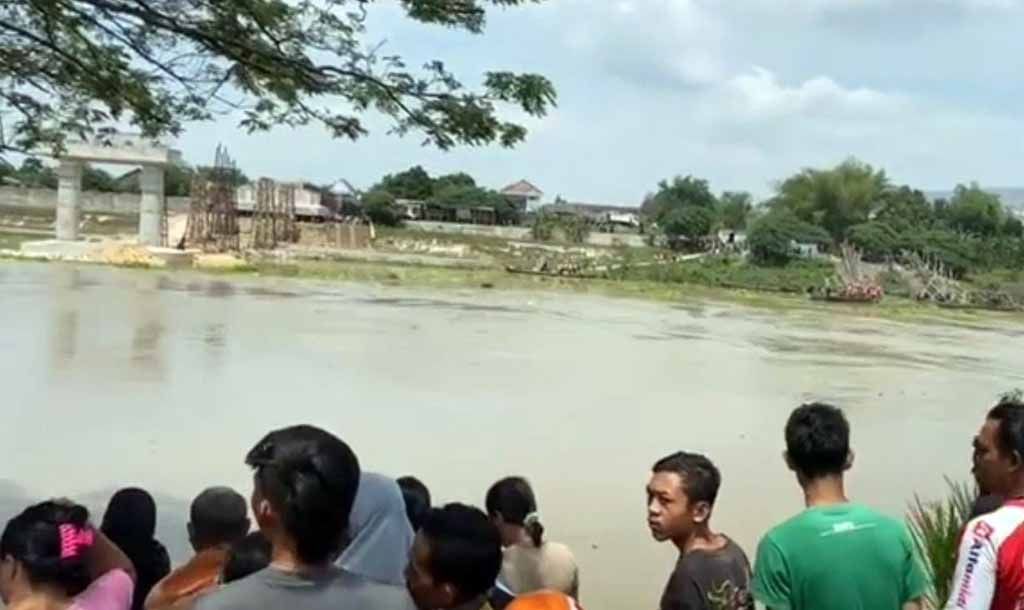 Perahu Penyeberangan Terbalik di Bengawan Solo, BPBD: 7 Penumpang Selamat