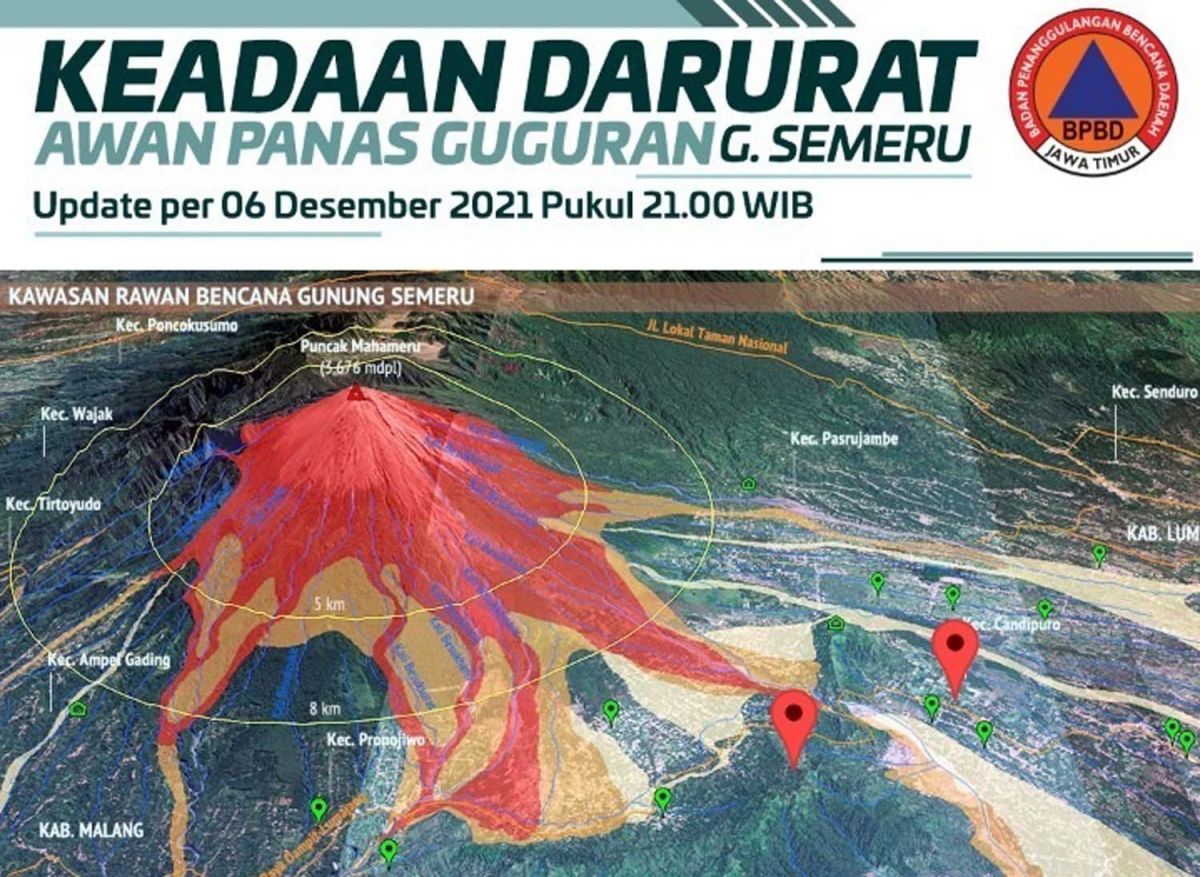 Gunung Semeru Keluarkan Lava Pijar