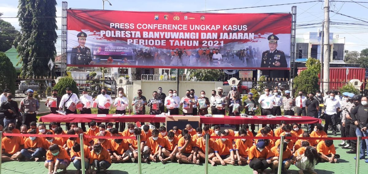 Polres Banyuwangi menggelar anev akhir tahun 2021. (Foto: Rony Subhan/jatimnow.com)