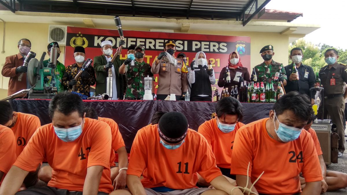 Forkopimda Mojokerto saat konferensi pers akhir tahun 2021. (Foto: Achmad Supriyadi/jatimnow.com)