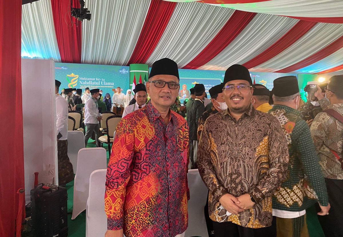 Anwar Sadad bersama Kiai Muhammad Irfan Yusuf cucu dari pendiri NU Kiai Hasyim Asy'ari. (Foto: Ni'am Kurniawan/jatimnow.com)