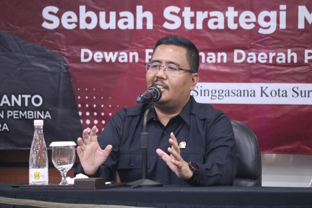 Ketua DPD Gerindra Jatim dalam workshop bertajuk Komunikasi Efektif: Sebuah Strategi Membangun Relasi. (Foto: Ni'am Kurniawan)