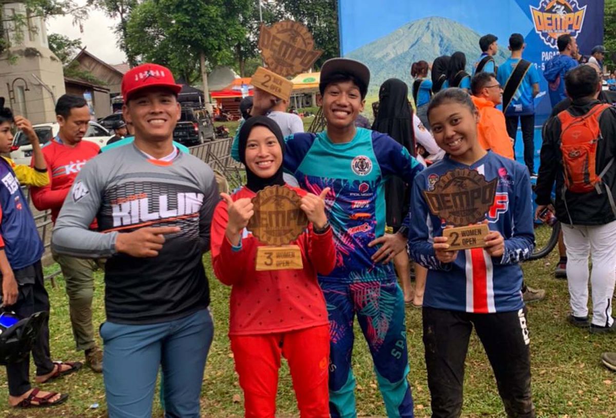 Atlet sepeda asal Kota Batu yang menyabet medali dalam Sriwijaya Dempo Enduro di Sumsel (Foto: Afos Katana Family)