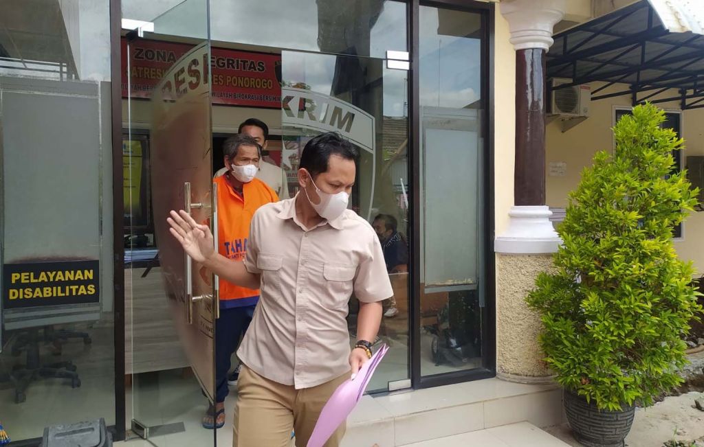 Ayah yang setubuhi anak kandungnya diamankan di Mapolres Ponorogo