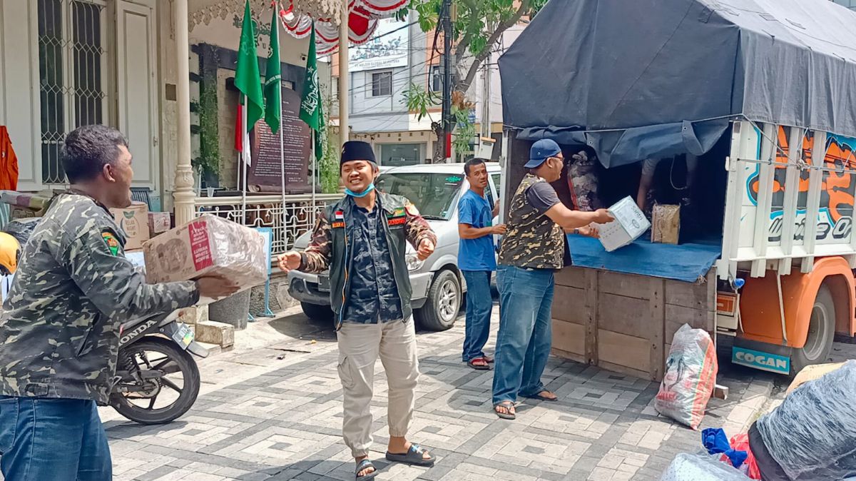 PC Gerakan Pemuda Ansor dan Satkorcab Banser kirim bantuan untuk korban erupsi Semeru. (Foto: dok Banser/jatimnow.com)